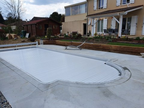 Pose et installation de piscine coque à Morestel